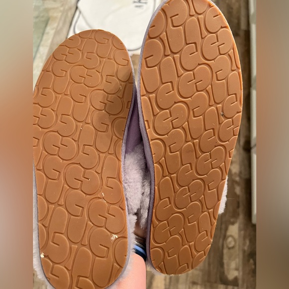 Ugg Slippers. Women’s size 10. Lavender. - Picture 4 of 5
